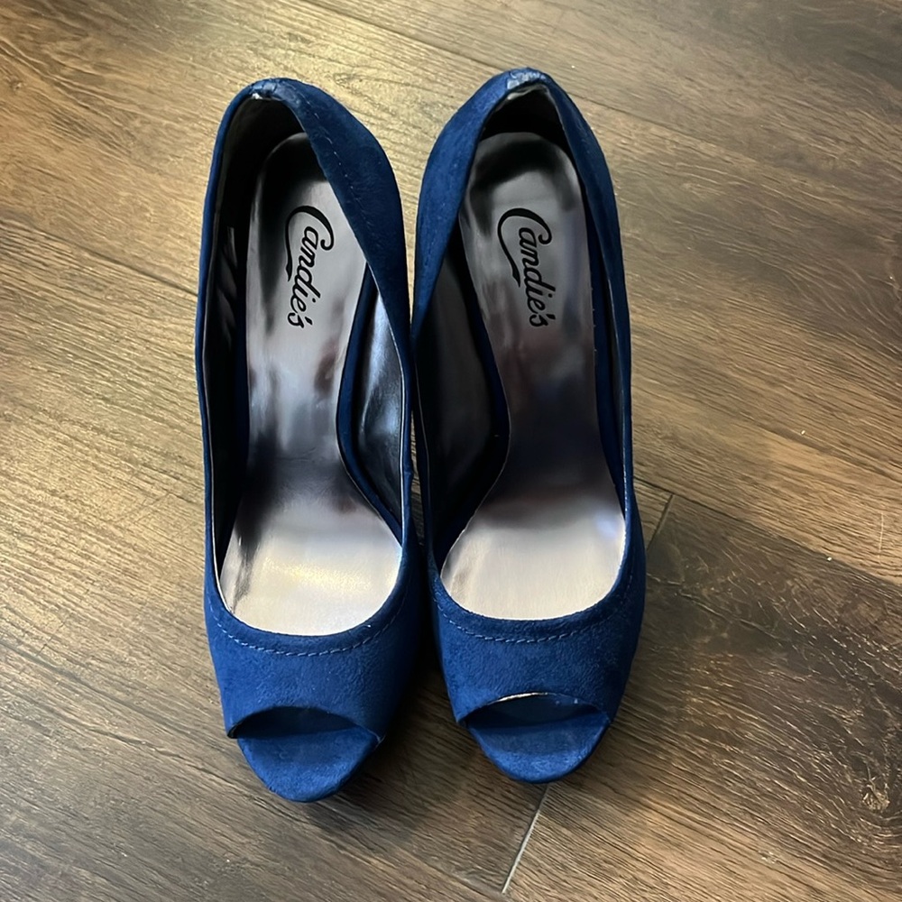 Blue suede shoes for the ladies!